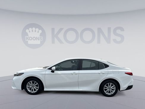 Used 2025 Toyota Camry LE FWD image 2