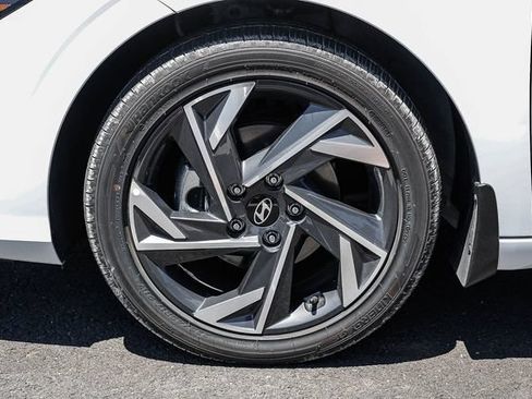 Certified 2025 Hyundai Elantra SEL FWD image 11