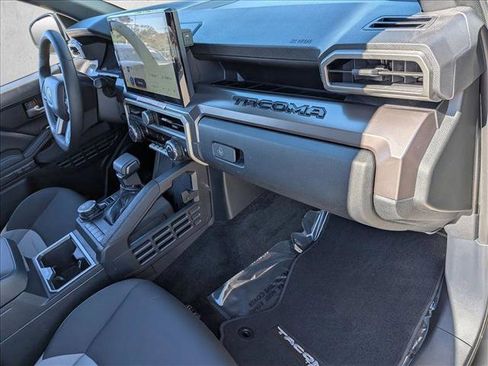 Used 2025 Toyota Tacoma TRD Sport image 21