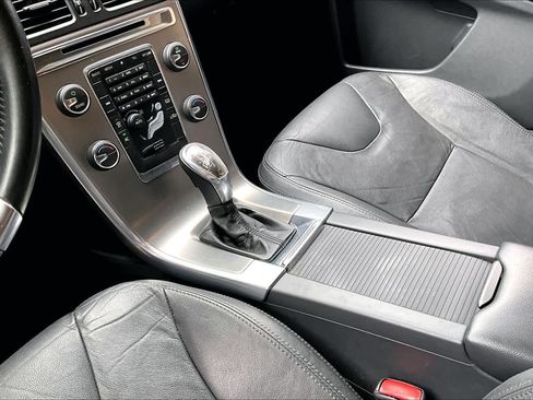 Used 2013 Volvo XC60 3.2 Premier image 16