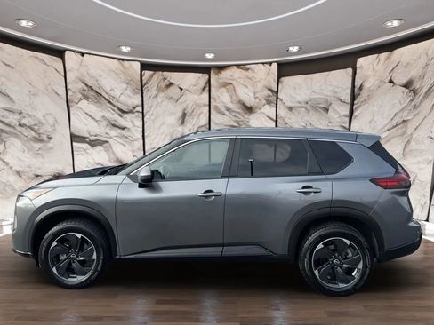 Used 2024 Nissan Rogue SV image 6