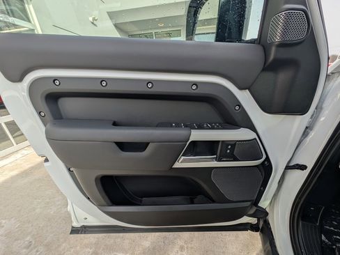 Used 2024 Land Rover Defender 110 S image 37