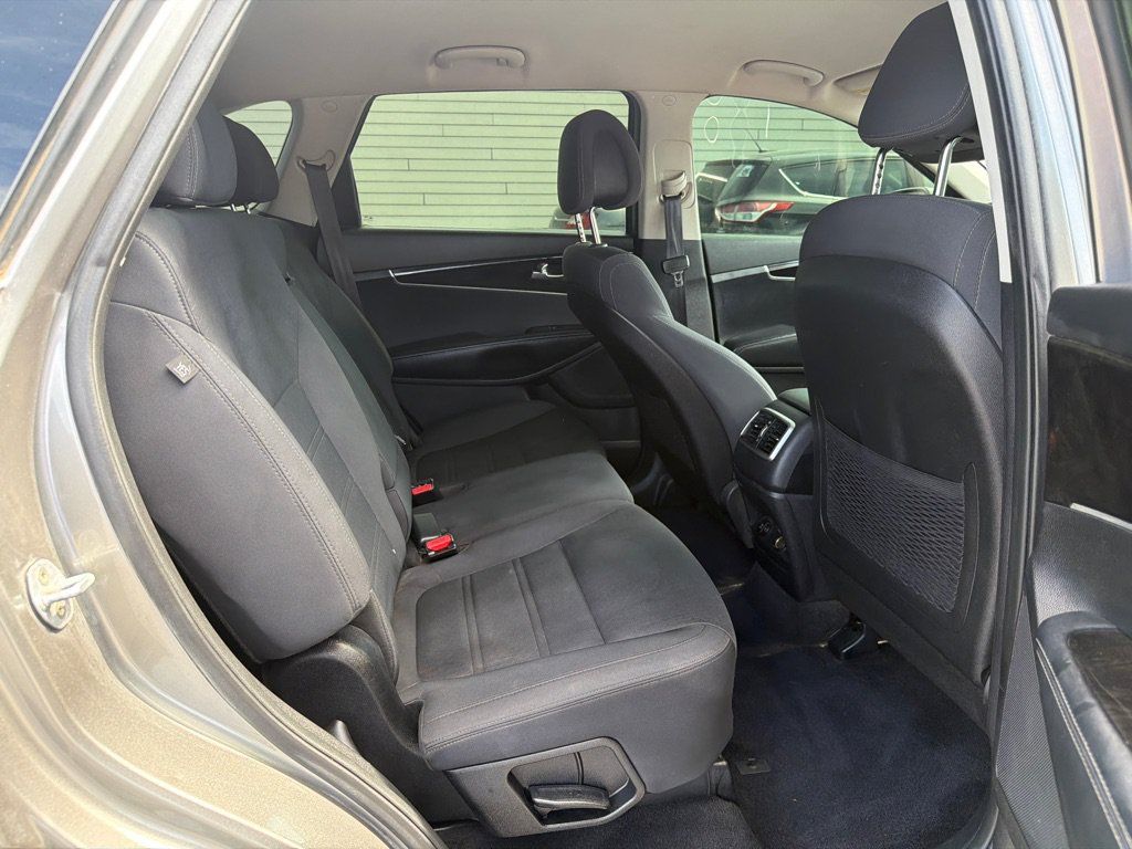 Used 2017 Kia Sorento LX FWD image 15