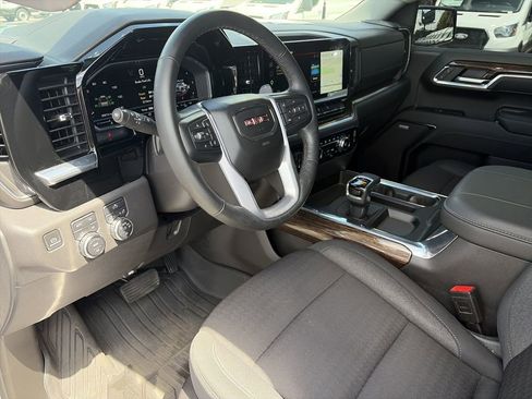 Used 2024 GMC Sierra 1500 Elevation w/ Preferred Package AWD/4WD image 11