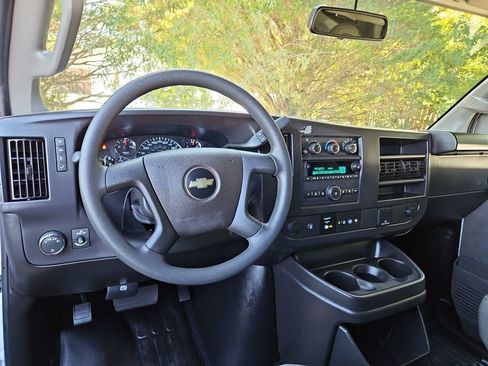Used 2024 Chevrolet Express 2500 image 9