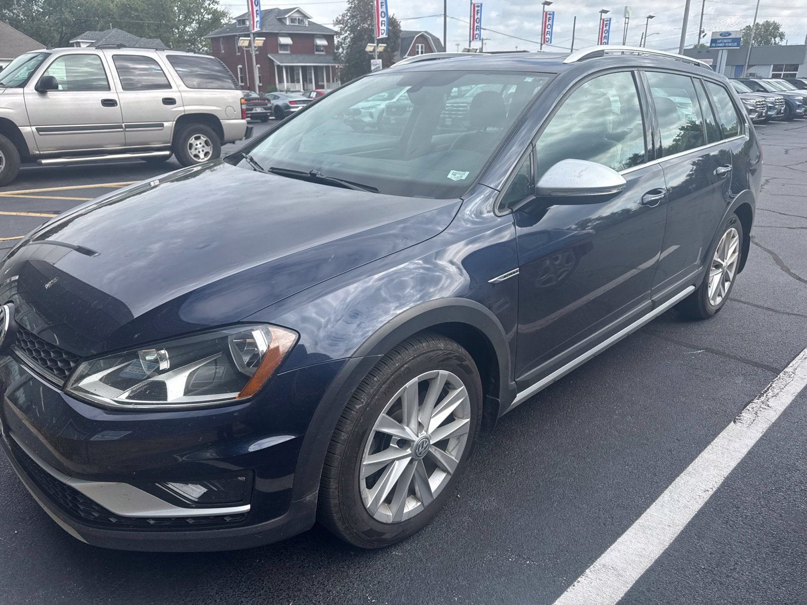 Used 2017 Volkswagen Golf Alltrack SE AWD/4WD image 1