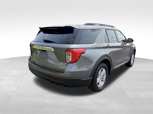 Used 2022 Ford Explorer XLT AWD/4WD image 4