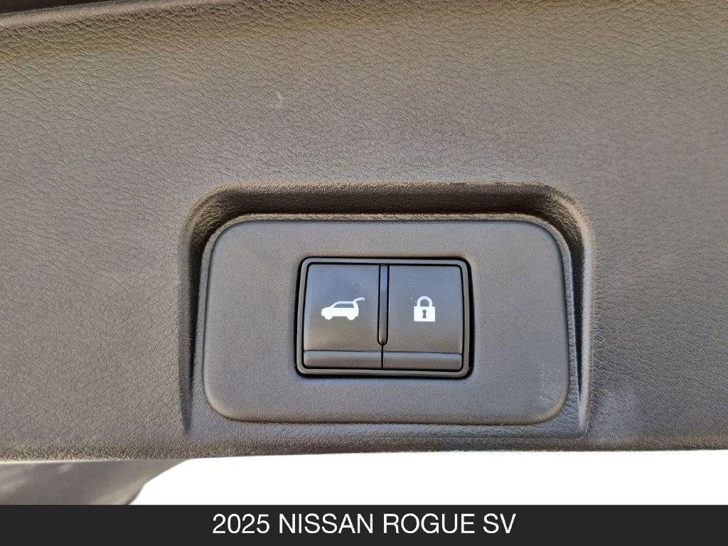 Used 2025 Nissan Rogue SV AWD/4WD image 24