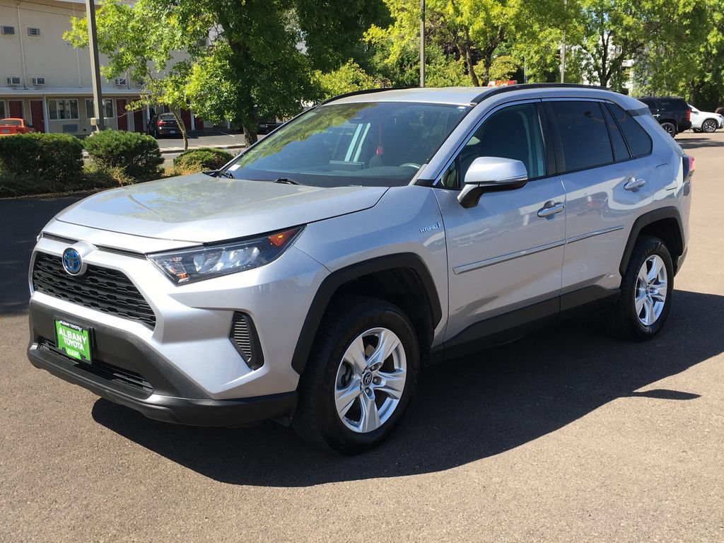 Used 2019 Toyota RAV4 LE w/ Carpet Mat Package AWD/4WD image 12