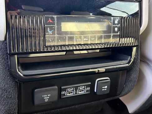 Certified 2025 Jeep Wagoneer 4WD w/ Premium Group I image 16