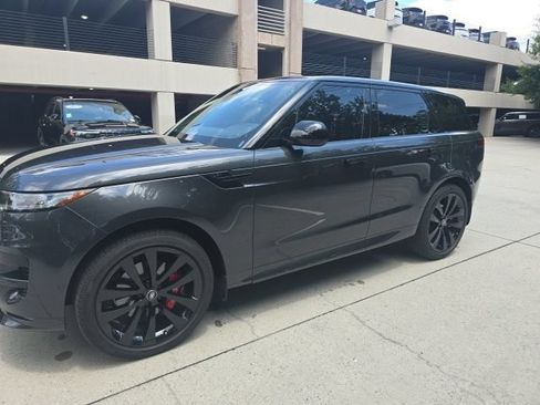 Used 2025 Land Rover Range Rover Sport Dynamic SE AWD/4WD image 2