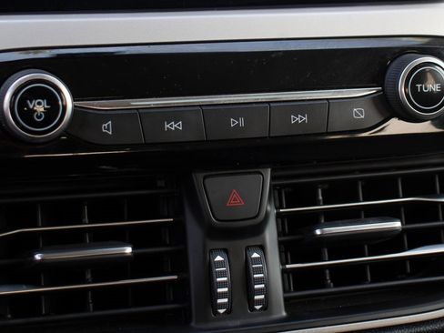 Used 2022 Ford Escape SE w/ SE Sport Appearance Package image 29