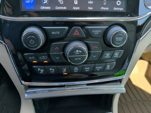 Used 2020 Jeep Grand Cherokee Overland AWD/4WD image 20