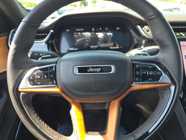 Used 2024 Jeep Grand Cherokee L Summit AWD/4WD image 17