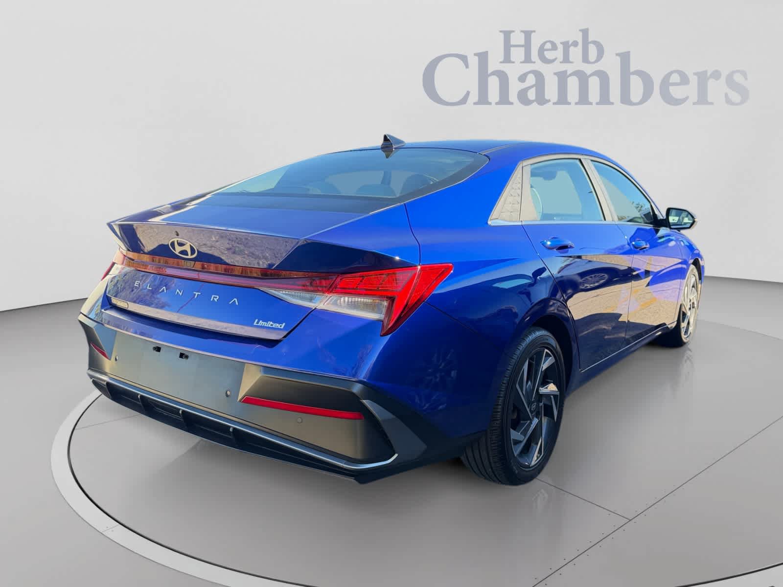 Used 2024 Hyundai Elantra Limited FWD image 4
