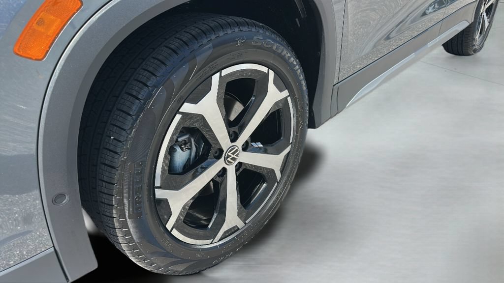New 2026 Volkswagen Tiguan SE FWD image 30