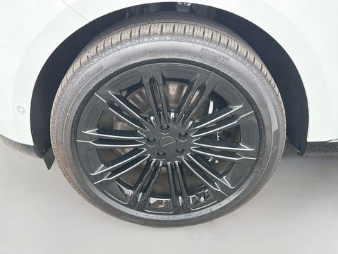 New 2026 Land Rover Range Rover Long Wheelbase SE AWD/4WD image 43