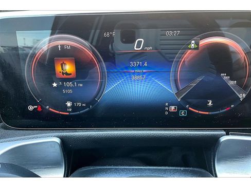 Used 2022 Mercedes-Benz GLB 250 4MATIC image 29