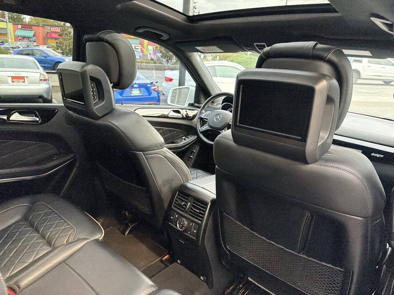 Used 2015 Mercedes-Benz GL 550 4MATIC w/ Driver Assistance Package image 29