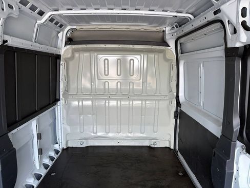 Used 2023 RAM ProMaster 2500 w/ Advance Safety Group (B) FWD image 15