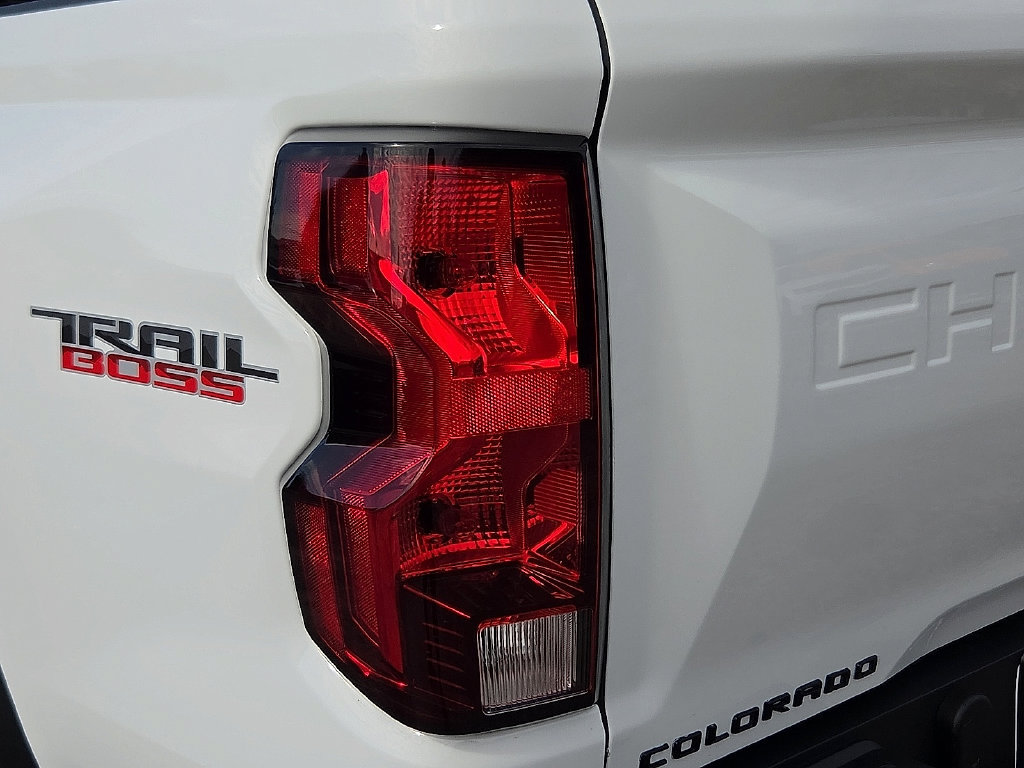 Used 2025 Chevrolet Colorado Trail Boss AWD/4WD image 9