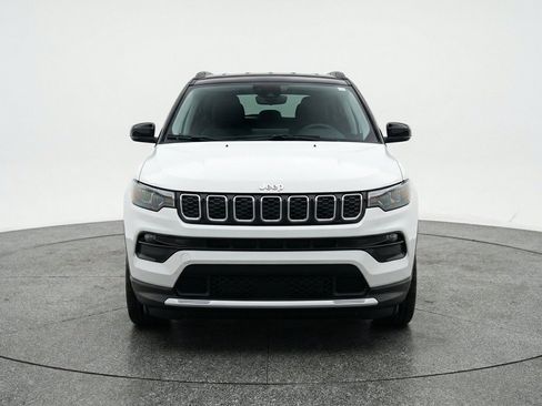Used 2025 Jeep Compass Limited AWD/4WD image 2