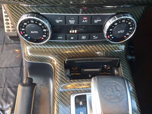 Used 2015 Mercedes-Benz G 63 AMG 4MATIC image 25