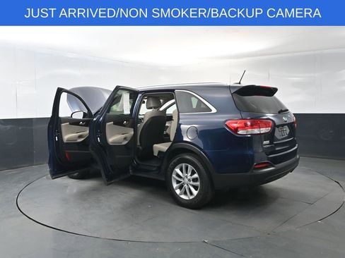 Used 2017 Kia Sorento FWD image 21