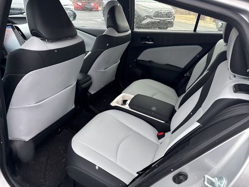 Used 2017 Toyota Prius Prime Premium image 12