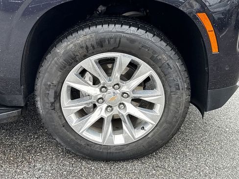 Certified 2025 Chevrolet Suburban Premier image 12