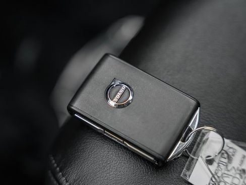 Certified 2022 Volvo S60 B5 Momentum w/ Premium Package image 39