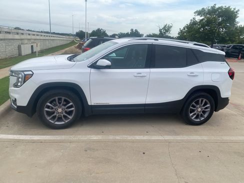 Used 2022 GMC Terrain SLT w/ Tech Package FWD image 6