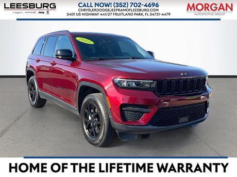 Certified 2025 Jeep Grand Cherokee Altitude image 1