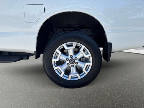 Used 2024 Nissan Titan SV w/ SV Convenience Package image 12