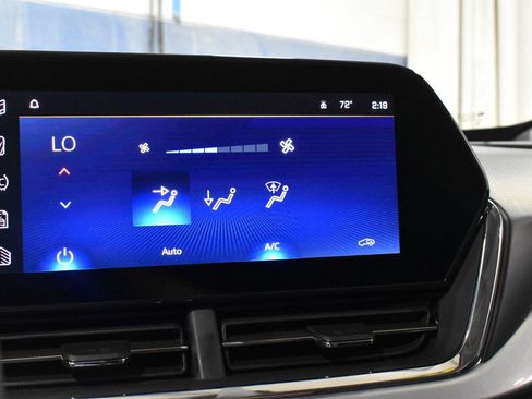 Used 2025 Chevrolet Trax LT FWD image 14