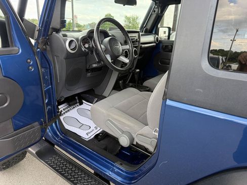 Used 2009 Jeep Wrangler Sahara w/ Dual Top Group AWD/4WD image 7