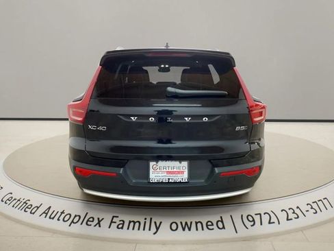 Used 2025 Volvo XC40 B5 Plus image 3
