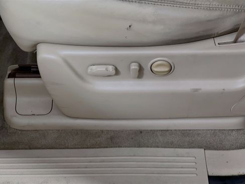 Used 2011 Chevrolet Avalanche LT w/ Luxury Package image 16