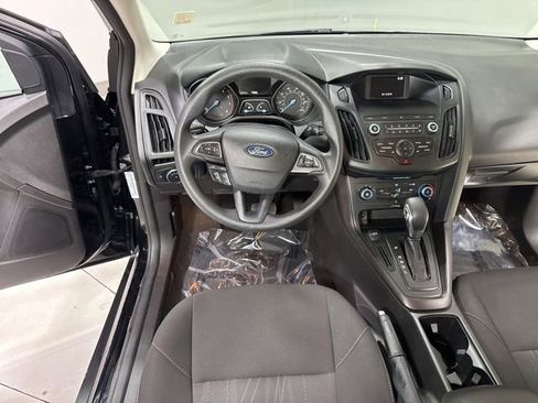 Used 2018 Ford Focus SE FWD image 14