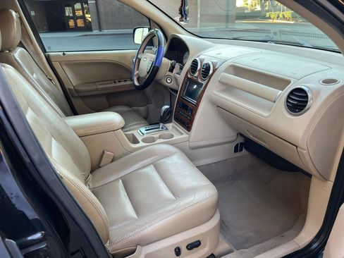 Used 2006 Ford Freestyle Limited image 10