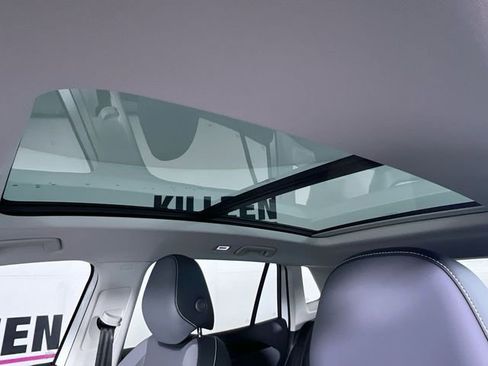 Used 2025 Volkswagen Tiguan SE image 22