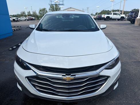 Used 2024 Chevrolet Malibu LT FWD image 2