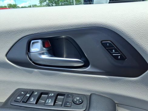 Used 2023 Chrysler Pacifica Touring-L FWD image 15