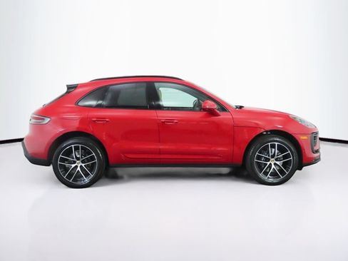 Certified 2025 Porsche Macan AWD/4WD image 8