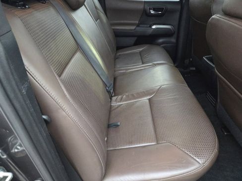 Used 2017 Toyota Tacoma Limited image 9