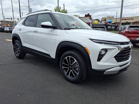 New 2026 Chevrolet TrailBlazer LT AWD/4WD image 2