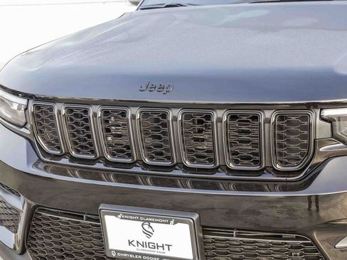 New 2025 Jeep Grand Cherokee Altitude image 6