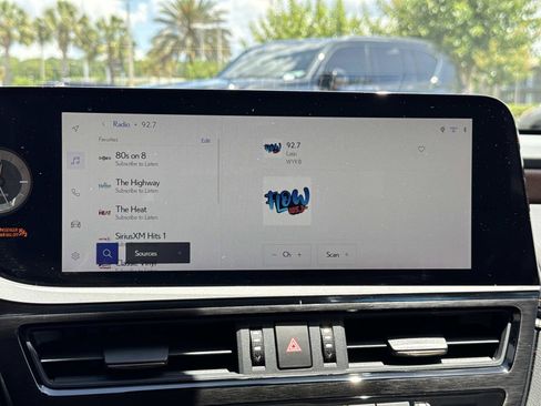 Used 2025 Lexus ES 300h w/ Premium Package FWD image 22