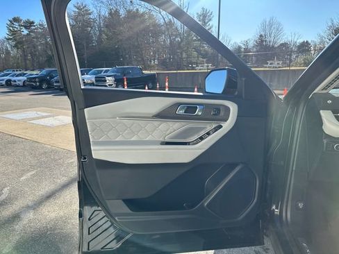 Used 2025 Ford Explorer Platinum w/ LUX Leather Package image 29