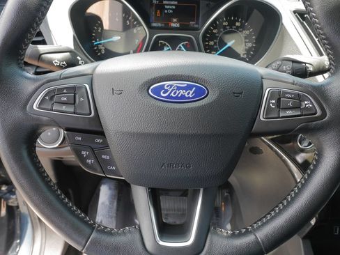 Used 2019 Ford Escape SE FWD image 25